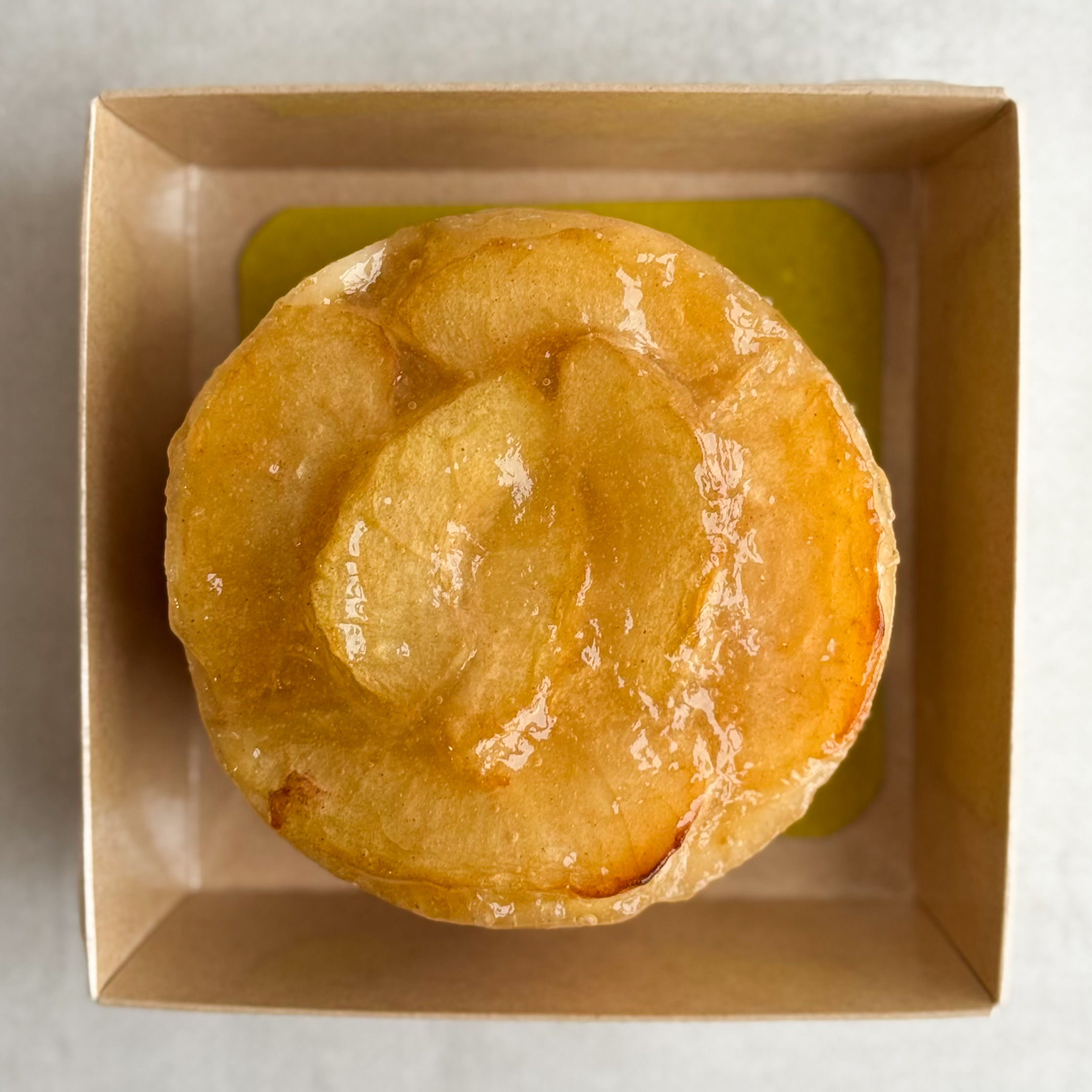 Бенто-Пирог Яблочный Гурман в индивид.упаковке. Свежие яблоки на хрустящем песочно-дрожжевом тесте, покрытые миндалем и желе. изображение 5