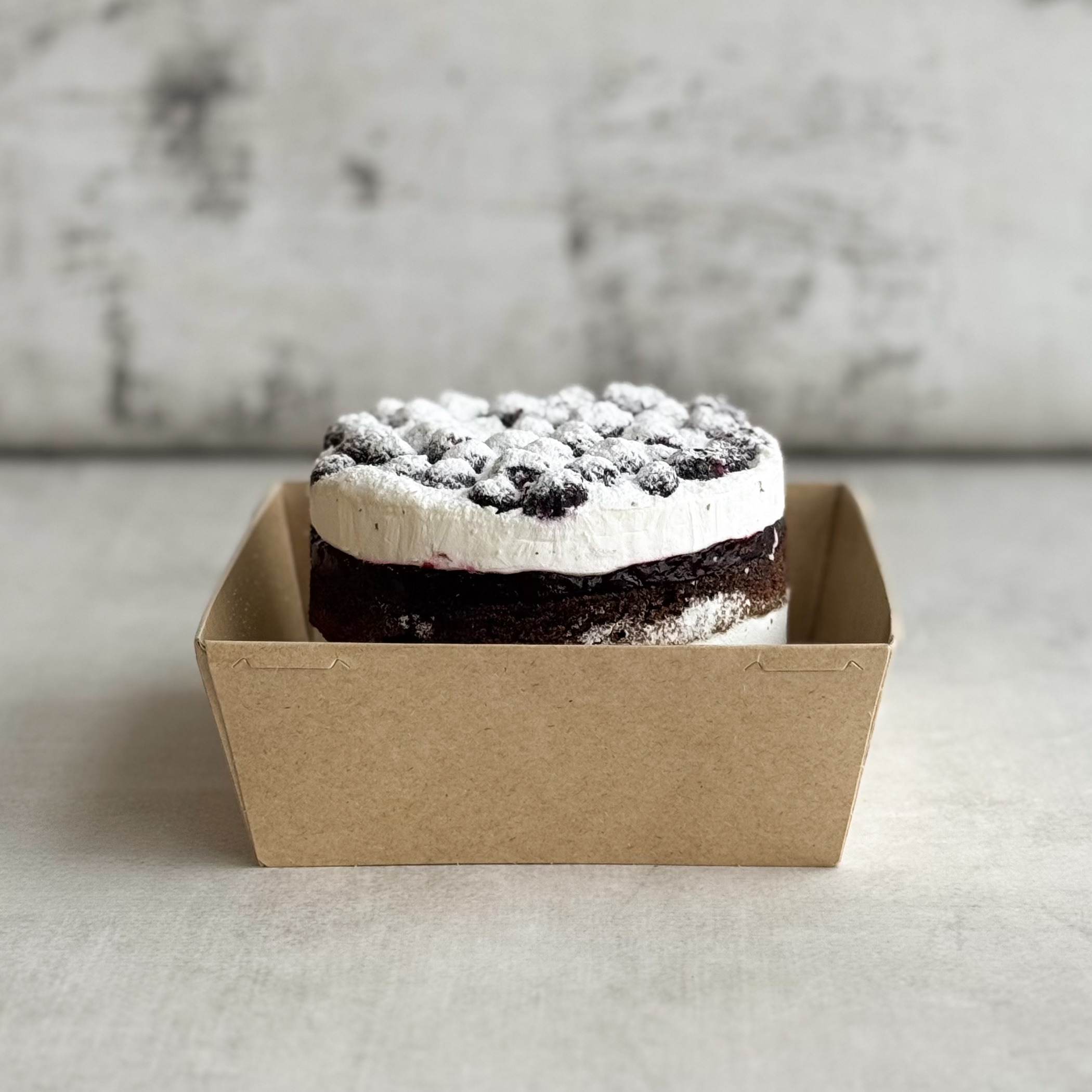 Бенто-торт с чёрной смородиной в индивид.упаковке изображение 4