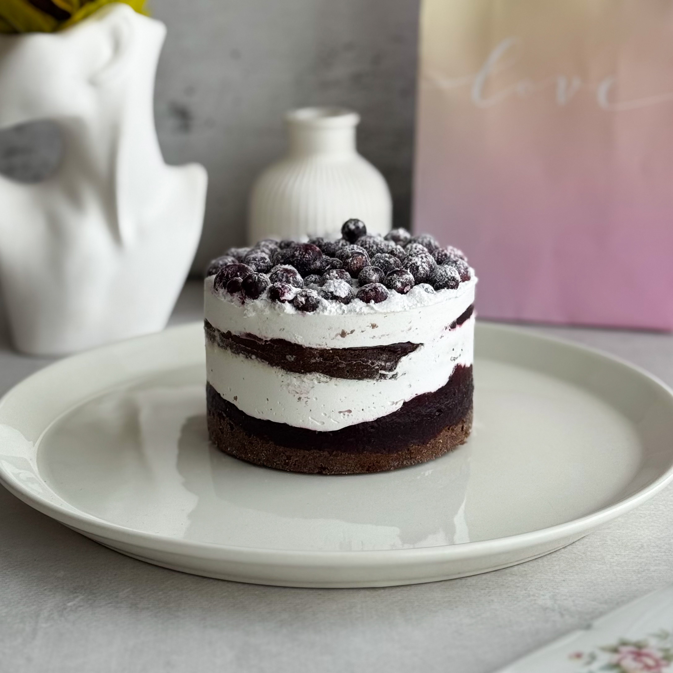 Бенто-торт с чёрной смородиной в индивид.упаковке изображение 6