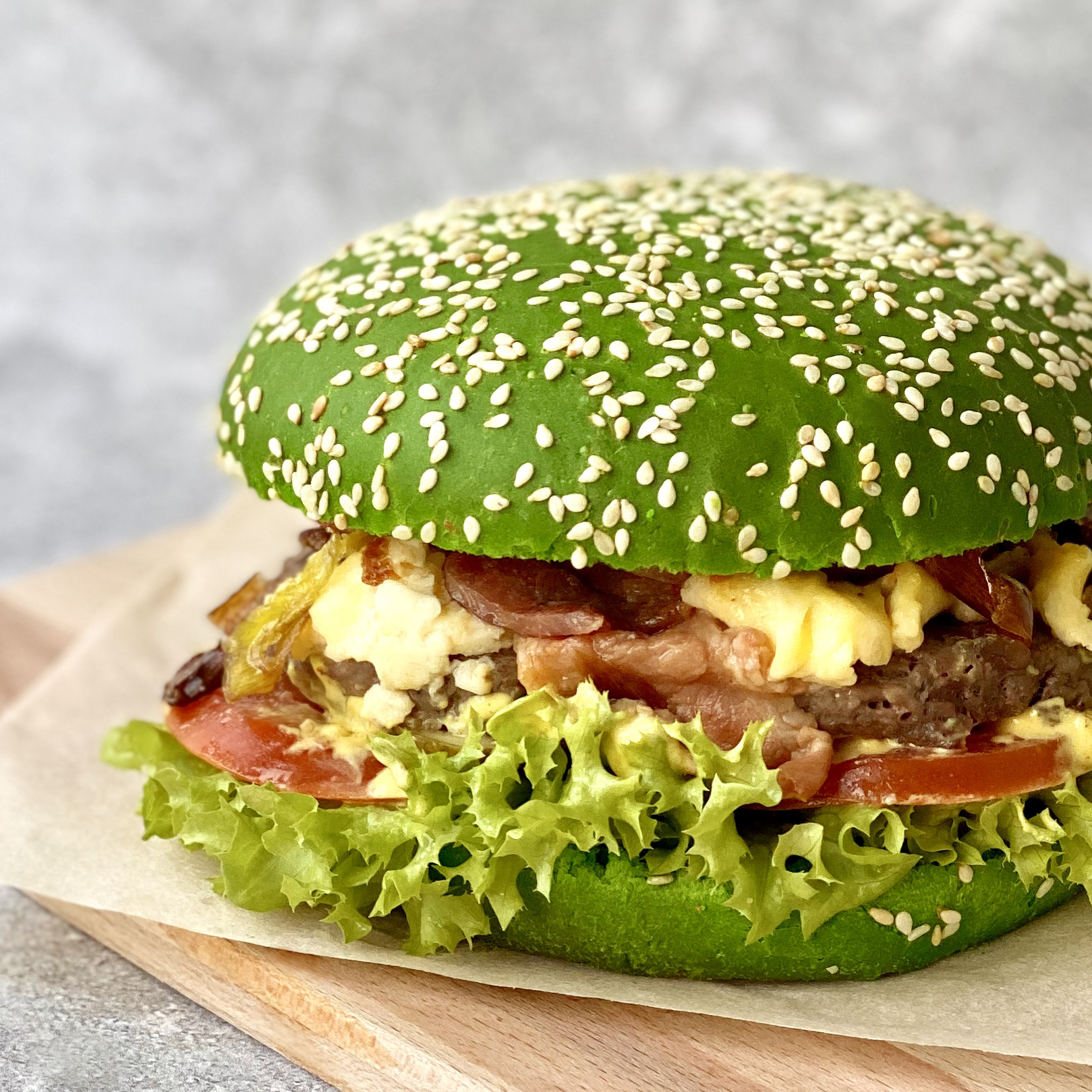 Булочка для гамбургера с кунжутом зеленая, диаметр 125 мм изображение 3