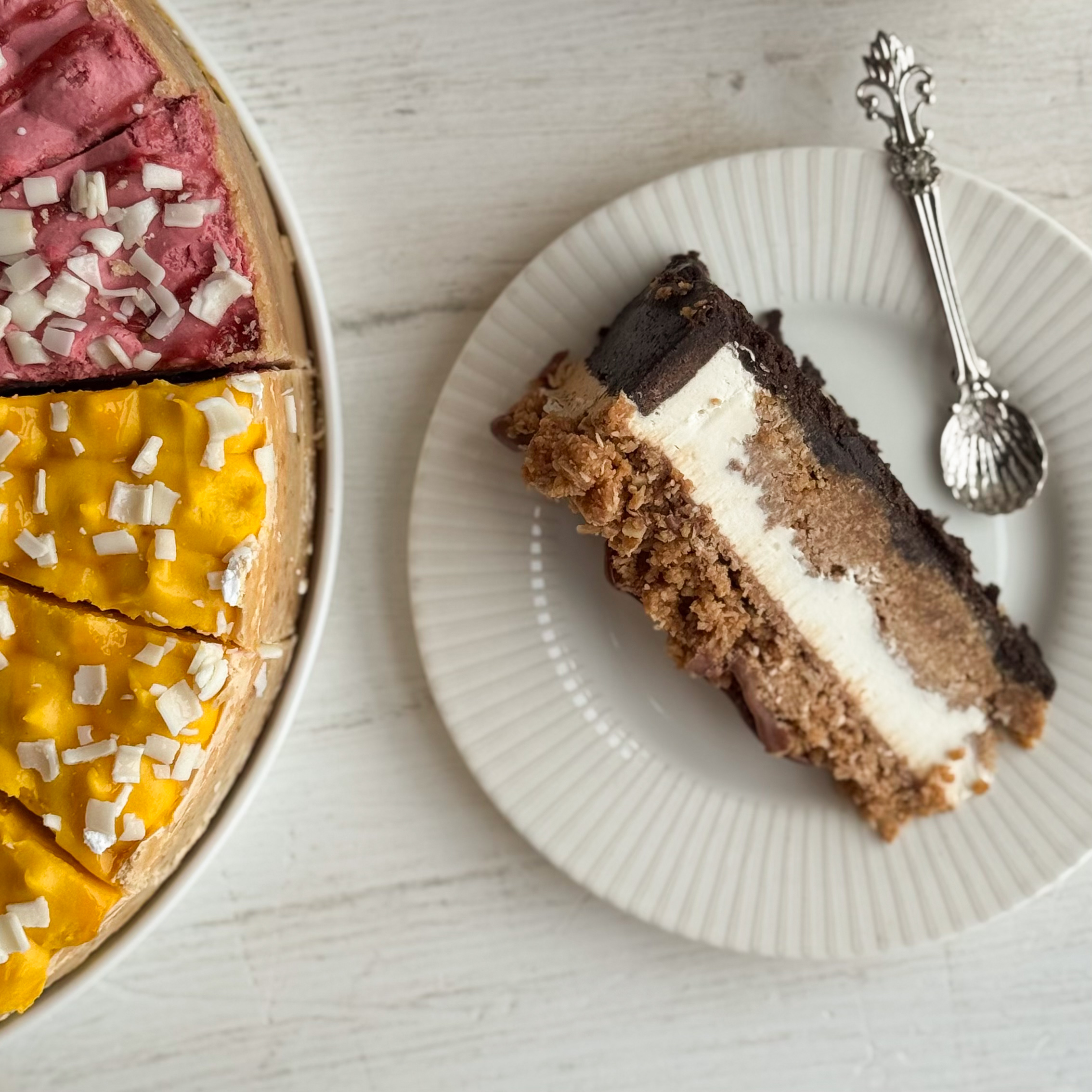 Ассорти из четырех чизкейков: Чизкейк Кокосовый, Чизкейк "Манго-маракуйя", Чизкейк "Малиновый взрыв", Чизкейк "Карамельный" изображение 8