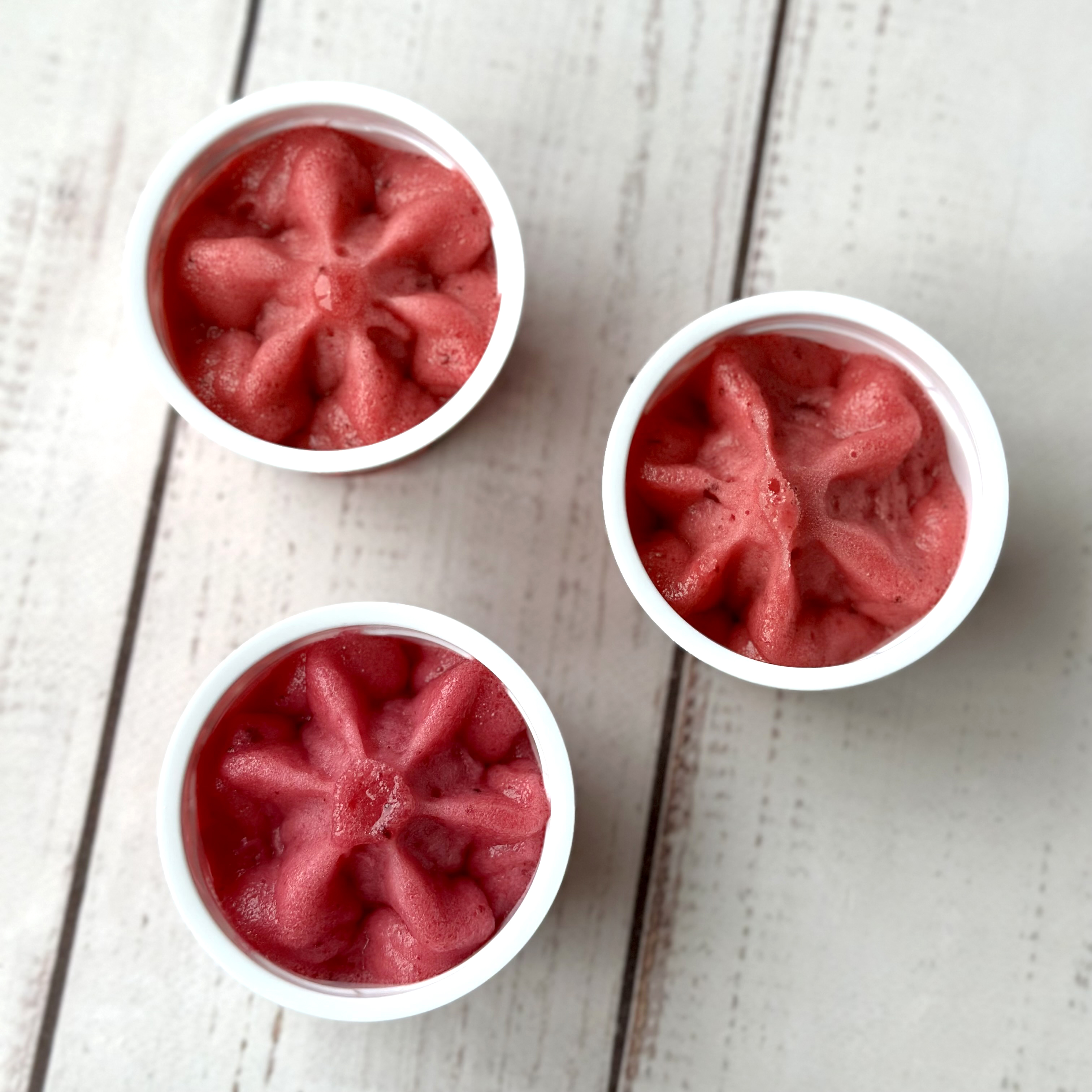 Десерт взбитый замороженный фруктово-ягодный ассорти 3 вкуса изображение 4