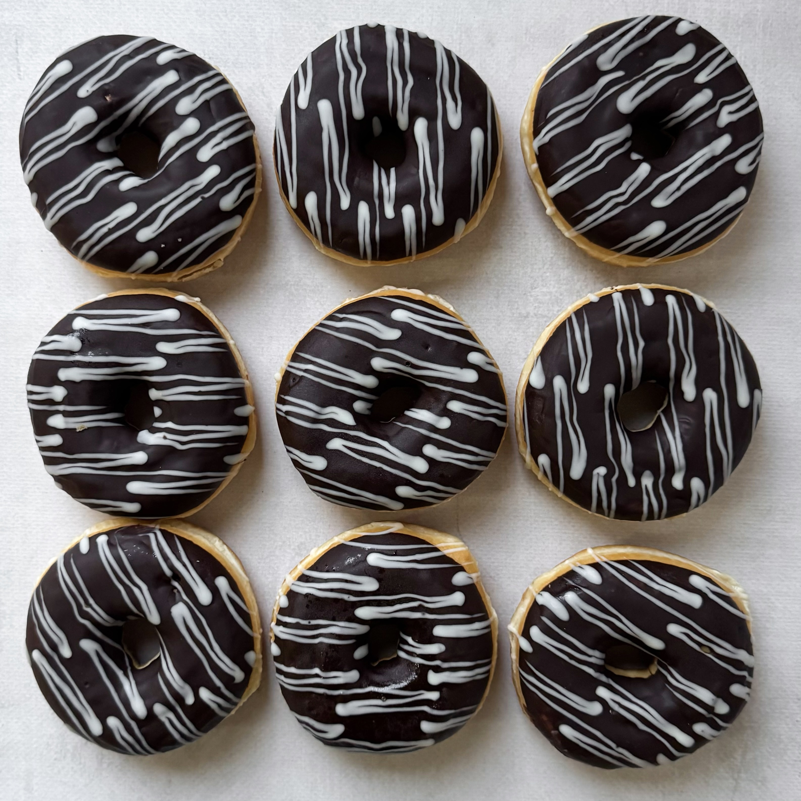 Донат глазированный Шоколад с шок. начинкой изображение 7