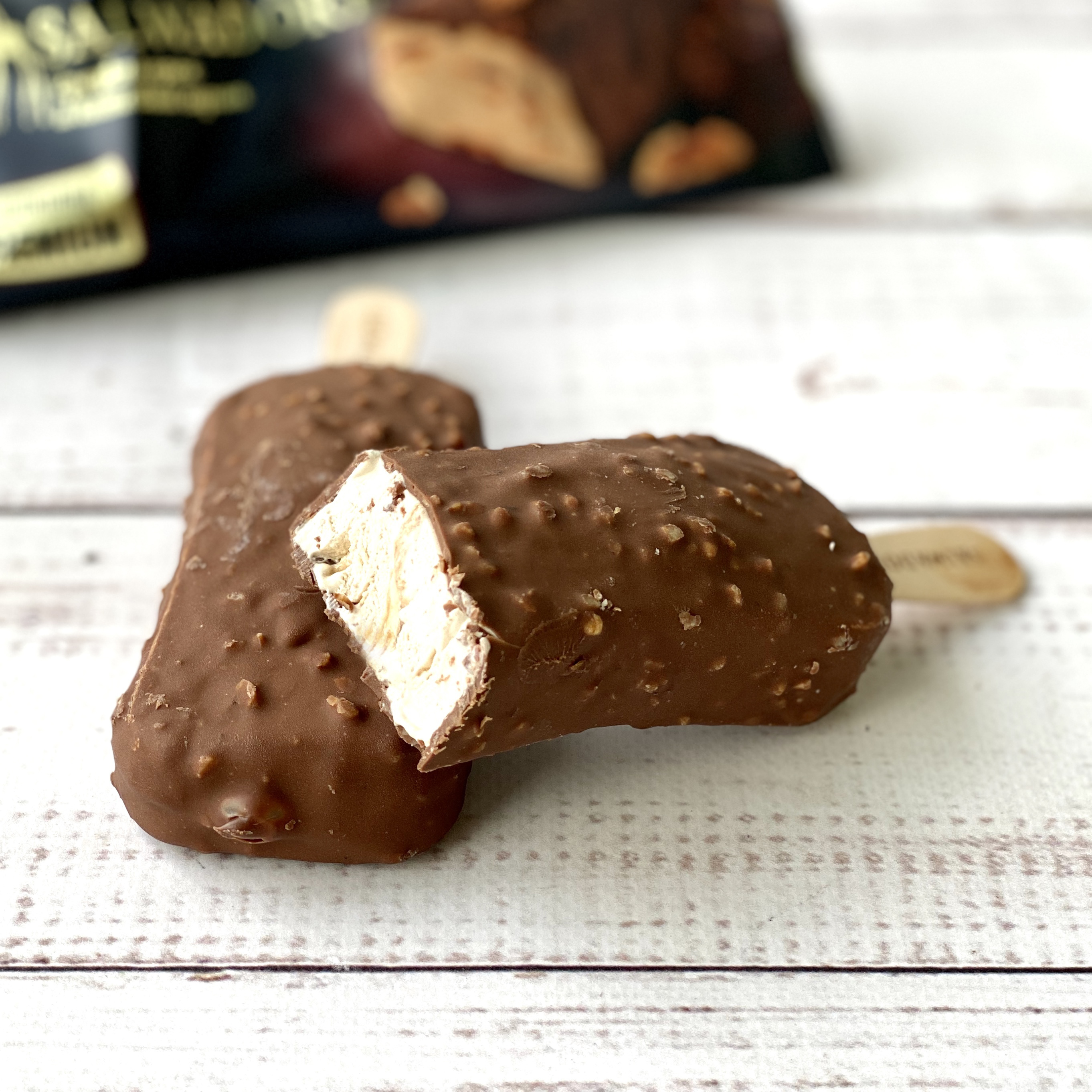 Эскимо с грецким орехом и кленовым сиропом в шоколадной глазури с ЗМЖ изображение 1