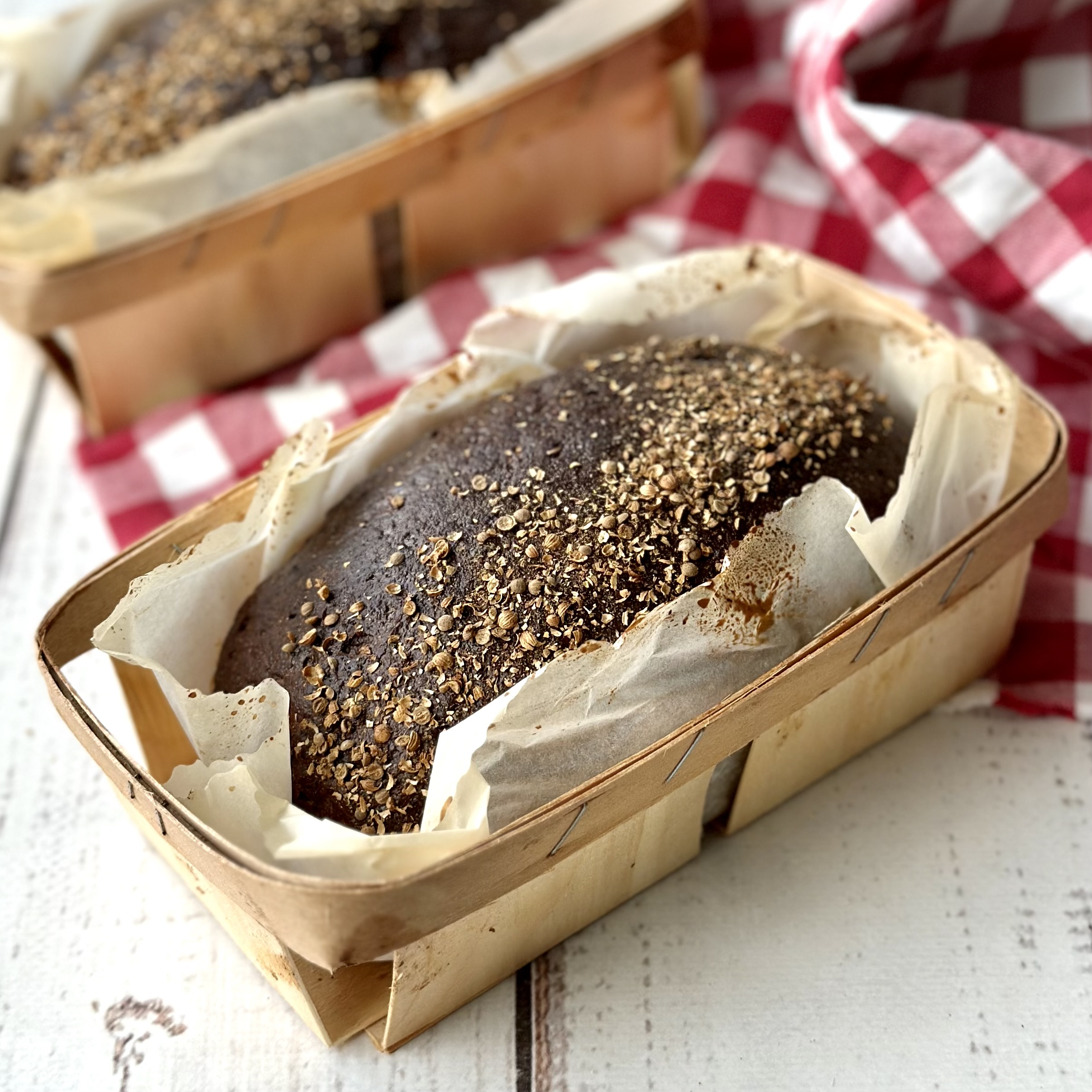 Хлеб с салом «Охотничий» – заварной хлеб из смеси муки ржаной хлебопекарной сеяной, пшеничной муки первого сорта, солода ржаного сухого с добавлением сала. изображение 3