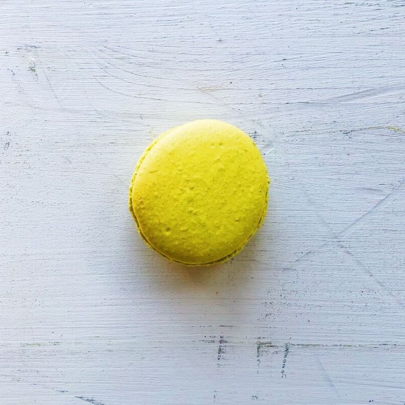 Французское миндальное лимонное печенье с начинкой.  изображение 4