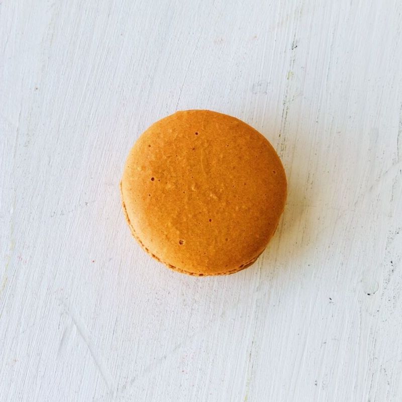 Французское миндальное карамельное печенье с начинкой. изображение 4