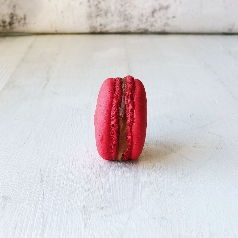 Миндальное вишневое печенье с шоколадной начинкой изображение 4