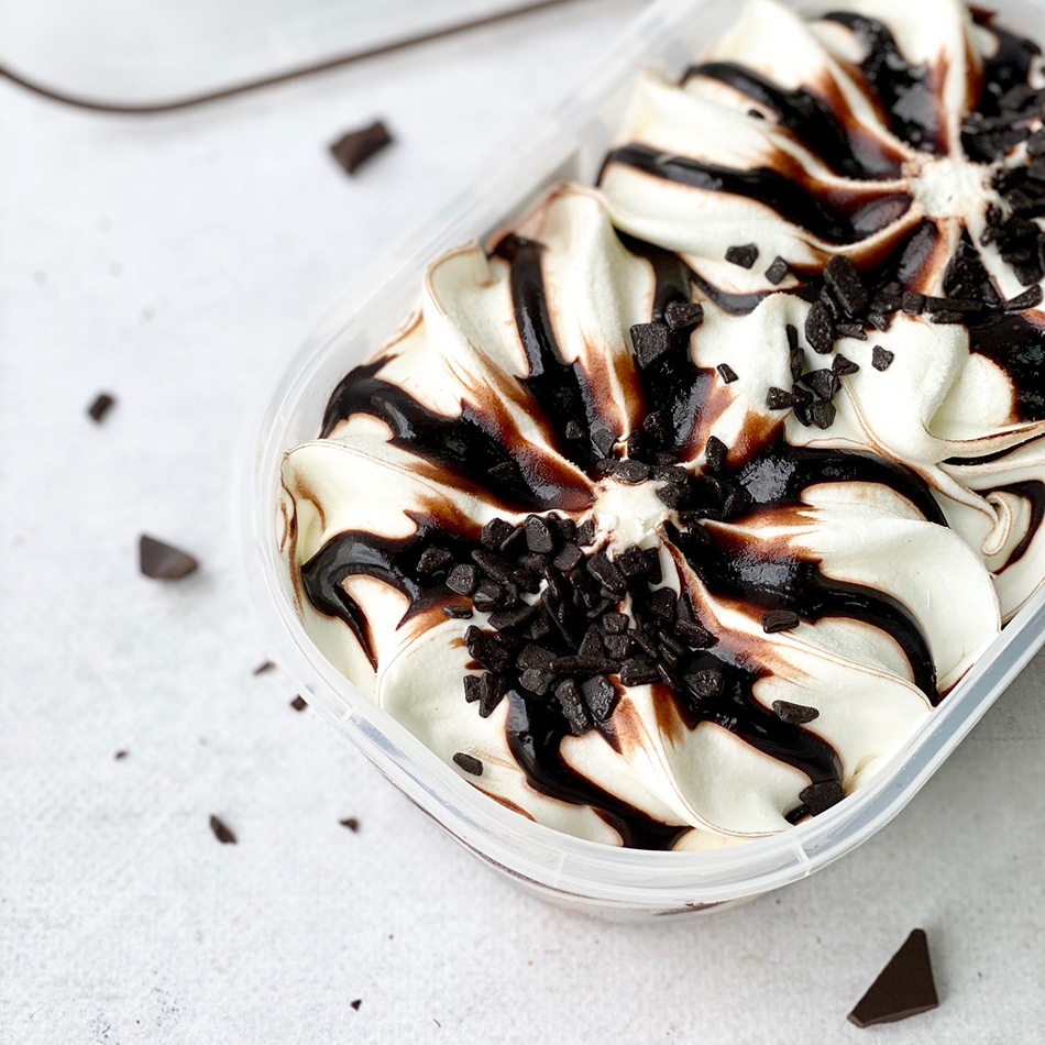 Замороженный десерт с молочным вкусом и топпингом какао изображение 2
