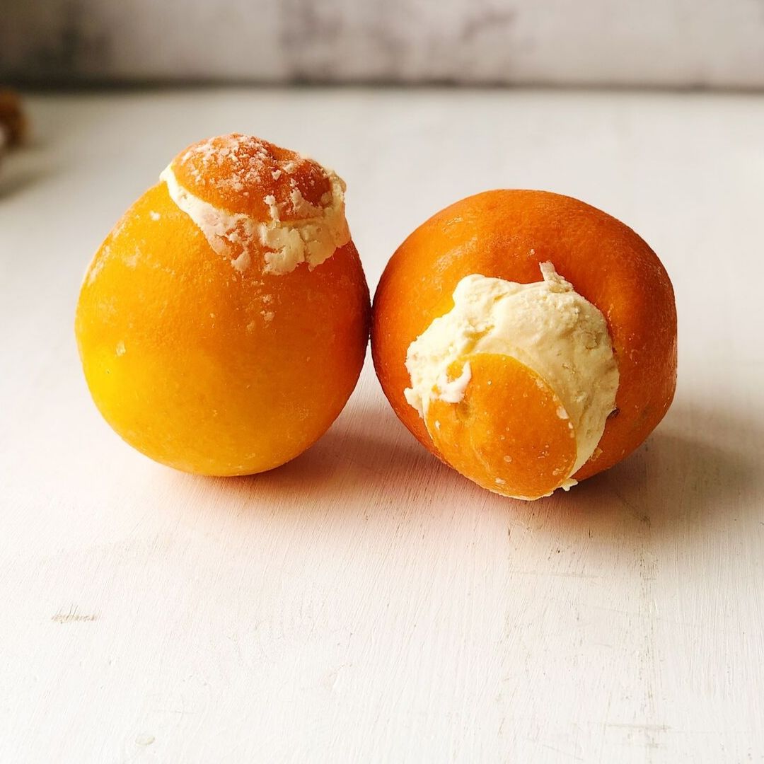 Апельсиновый замороженный десерт в натуральной оболочке из настоящего апельсина.  изображение 1