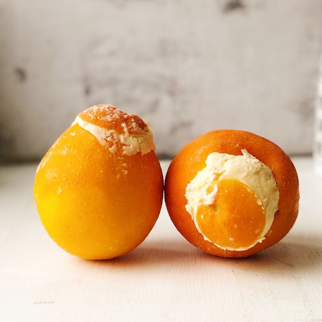 Апельсиновый замороженный десерт в натуральной оболочке из настоящего апельсина.  изображение 2