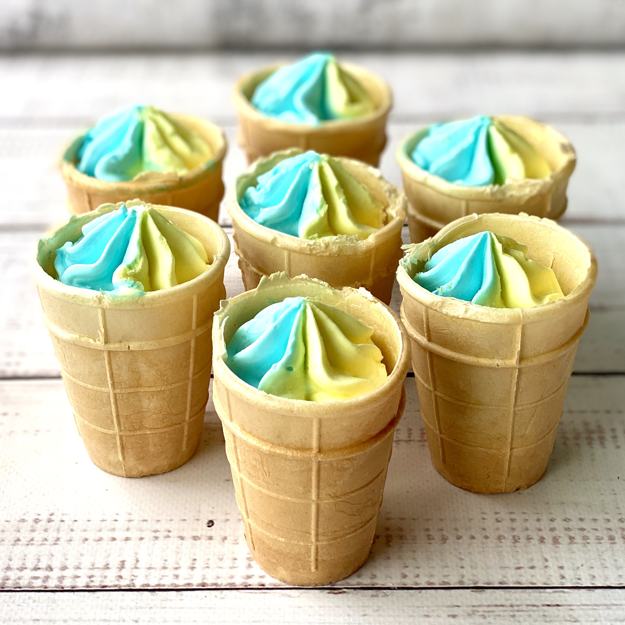 Мороженое тутти-фрути барбарис с ЗМЖ в вафельном стаканчике изображение 4