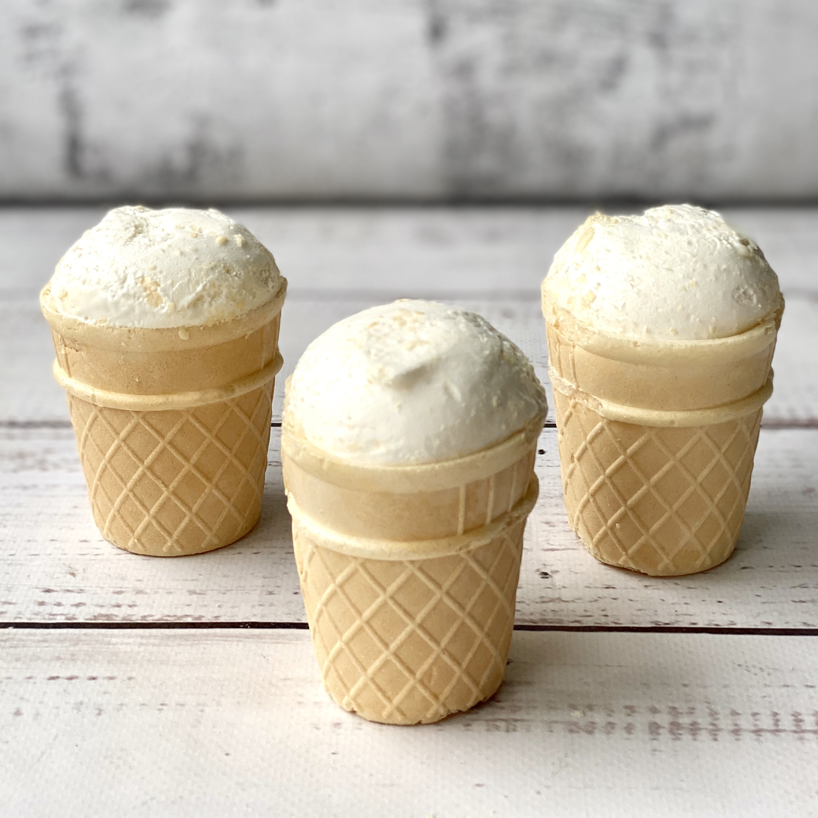 Мороженое в вафельном стаканчике Дело в сливках с кукурузными палочками изображение 2