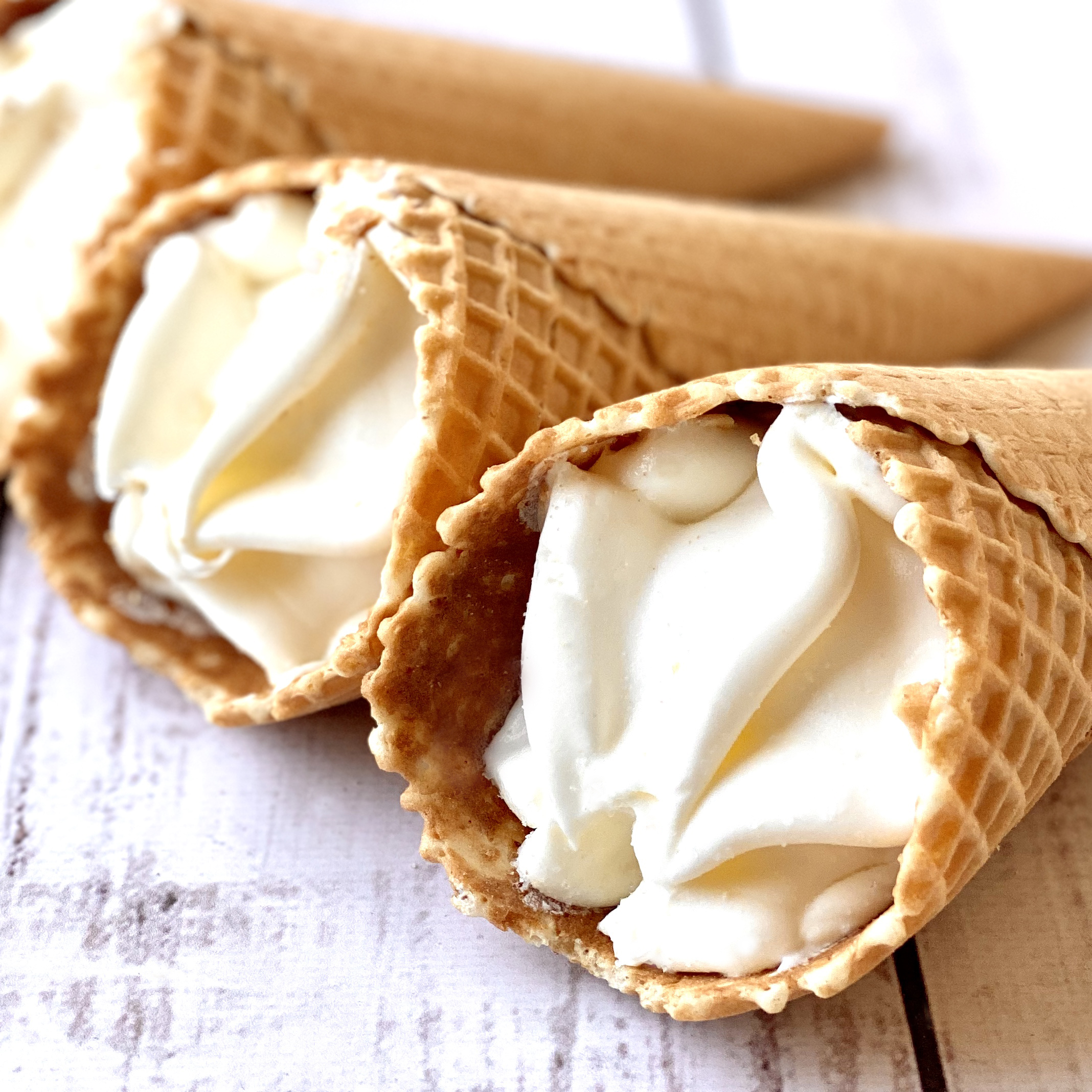 Мороженое «Гигантер» пломбир ванильный  в вафельном рожке  изображение 2