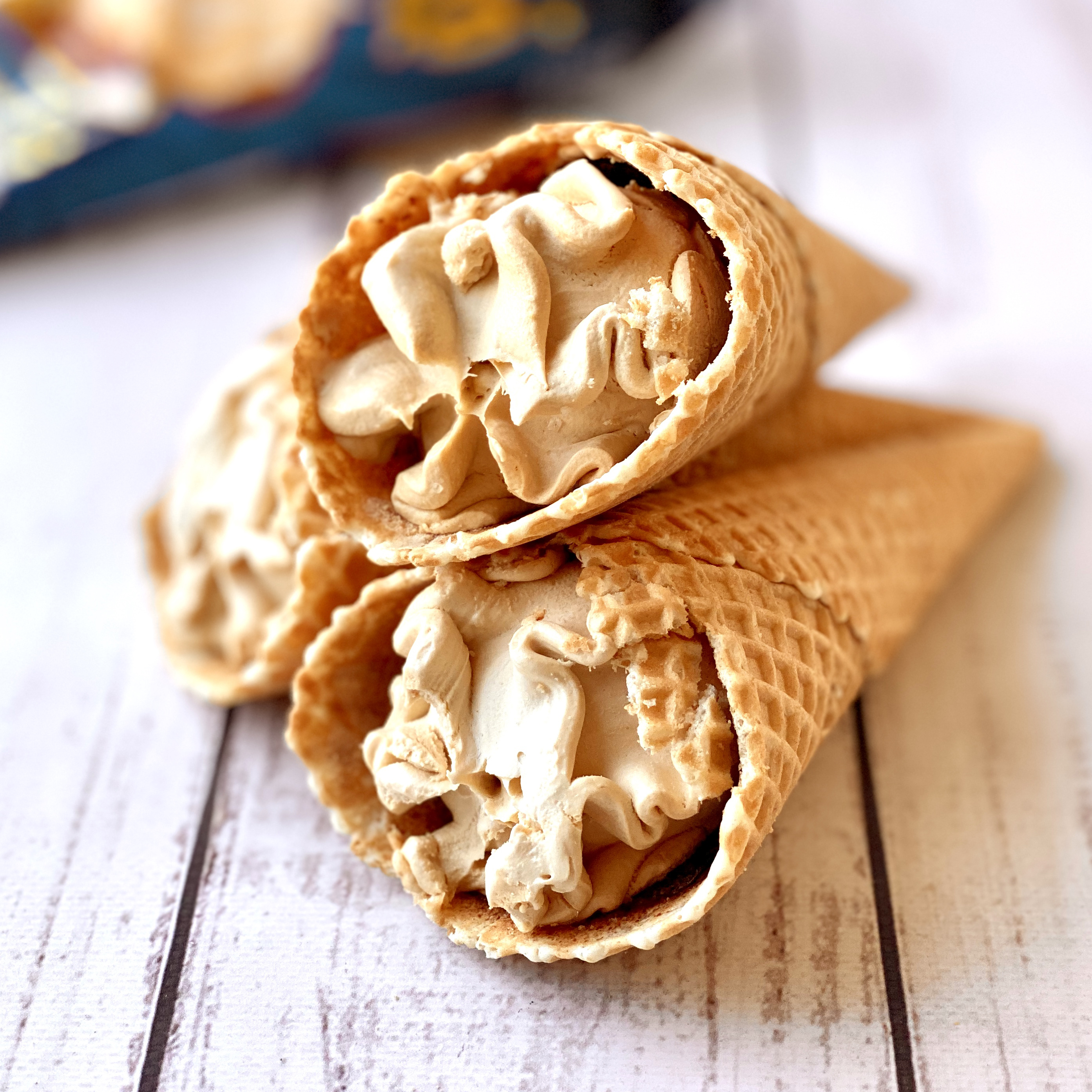 Мороженое «Гигантер» пломбир крем-брюле в вафельном рожке изображение 4