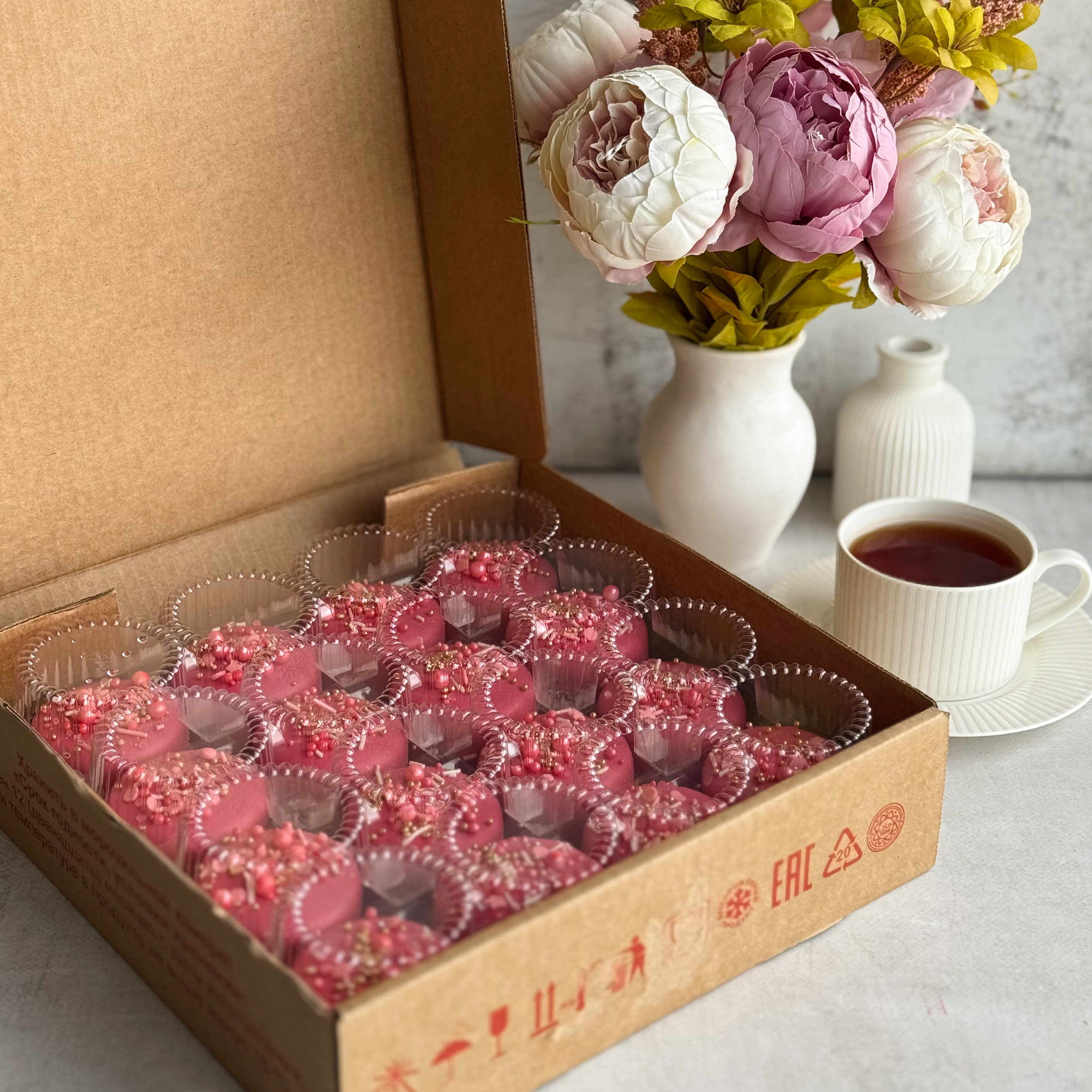 Нежнейшее муссовое пирожное с чёрной смородиной.  изображение 2