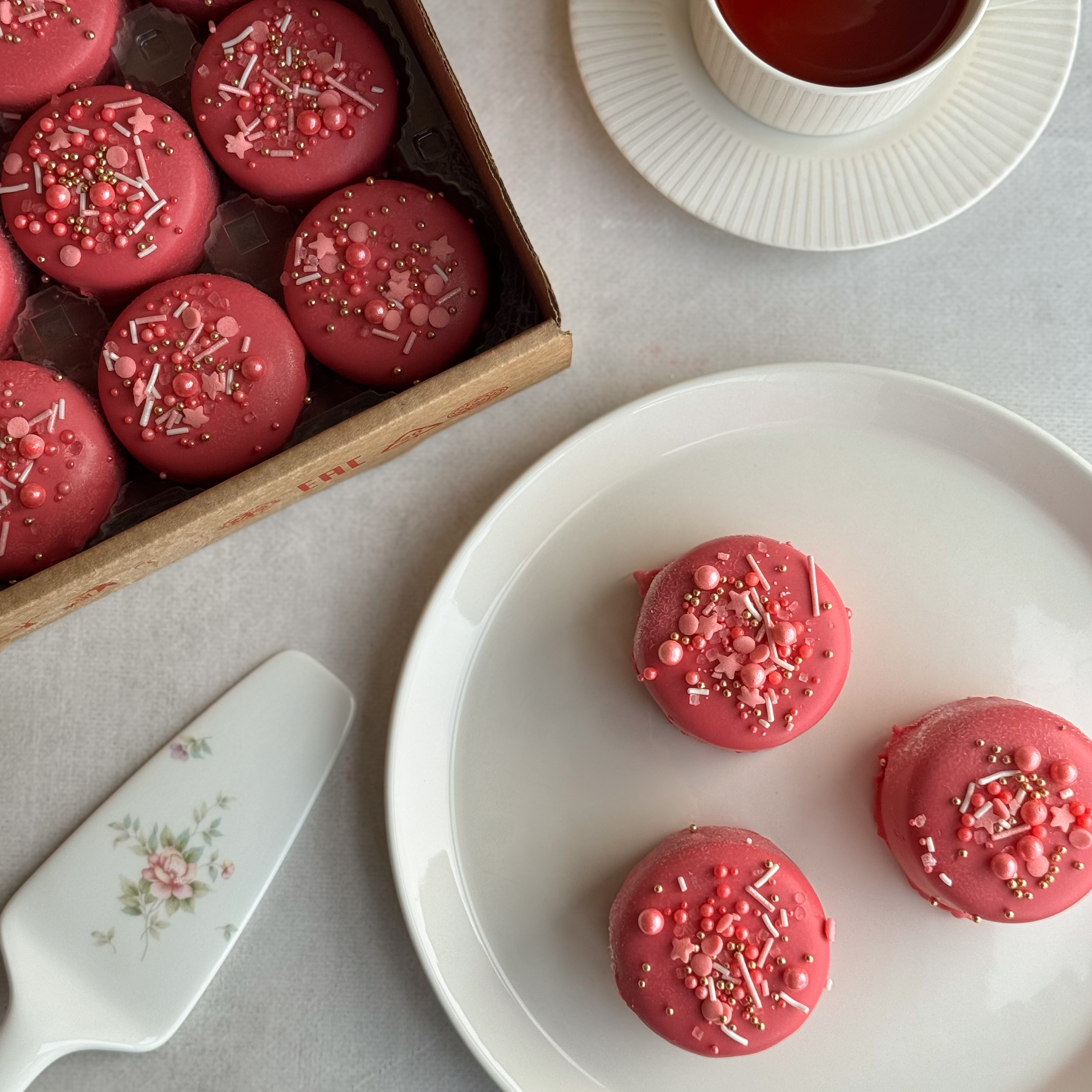 Нежнейшее муссовое пирожное с чёрной смородиной.  изображение 4