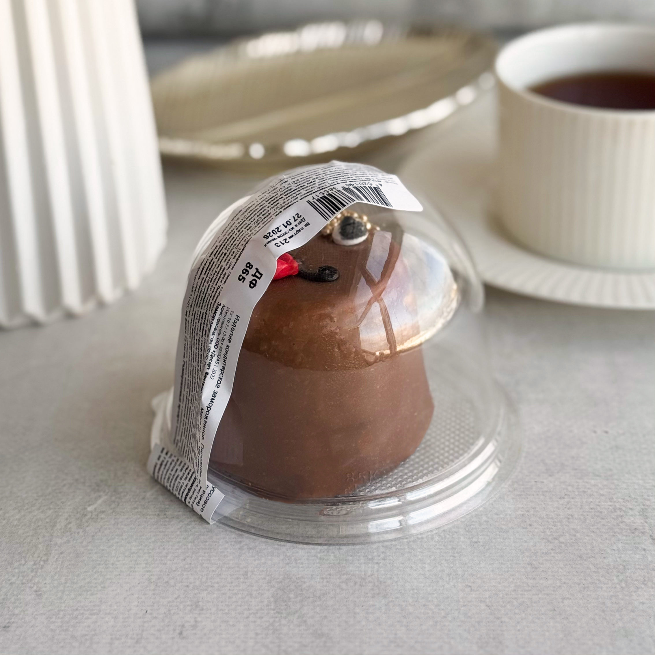 Пирожное «Шоколадная бомба» 12 шт: два слоя из белого и молочного шоколада с хрустящей сердцевиной из фундучного пралине (мужчина и женцина) изображение 5