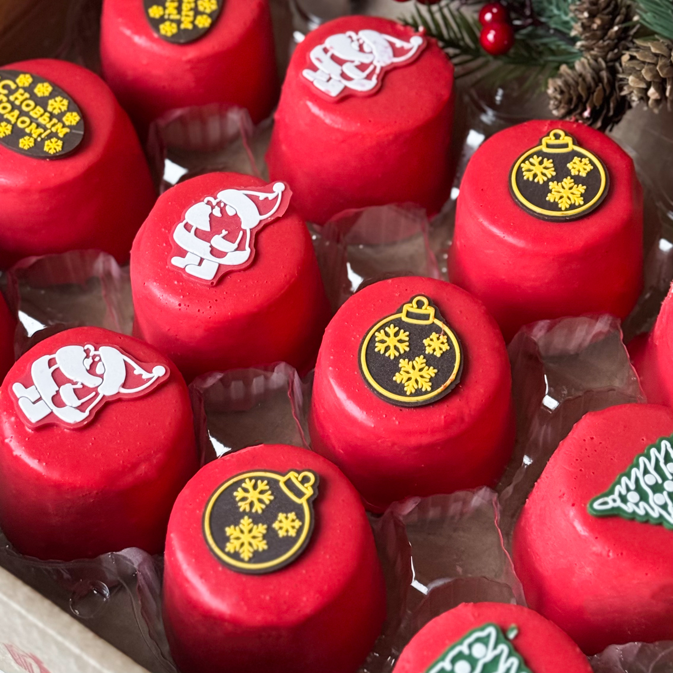 Пирожное муссовое «Шоколадная бомба» (НГ декор) изображение 3