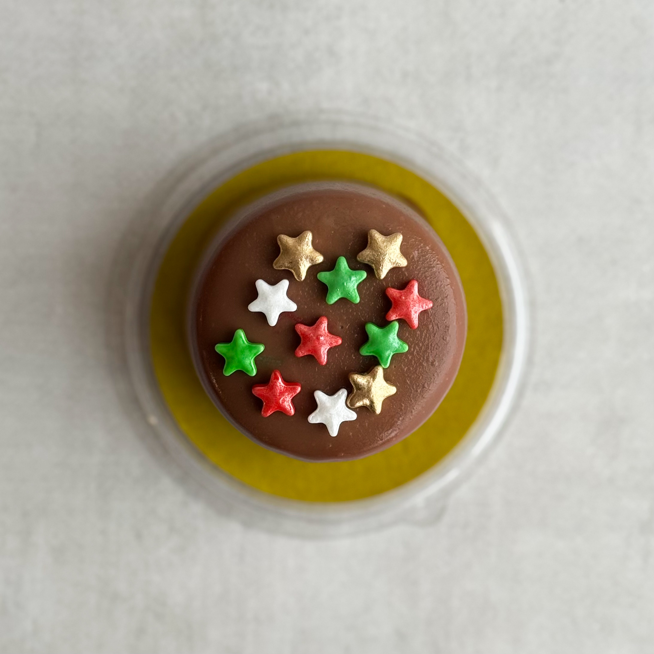 Пирожное Шоколадная бомба (мужчина) в индивид.упак. Два слоя из белого и молочного шоколада с хрустящей сердцевиной из фундучного пралине в тематическом лимитированном дизайне. изображение 5