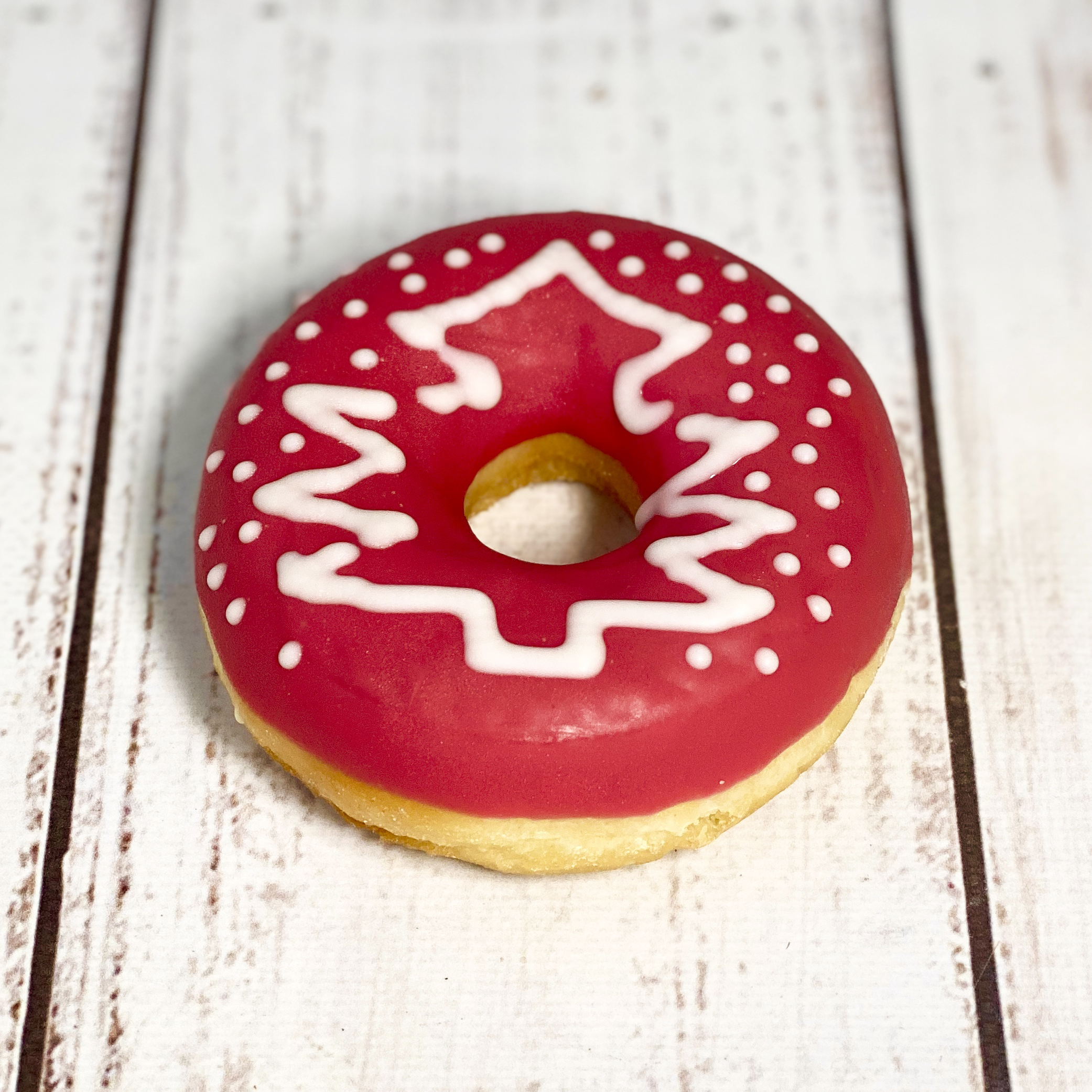 Пончик с красной и белой кондитерской глазурью изображение 6