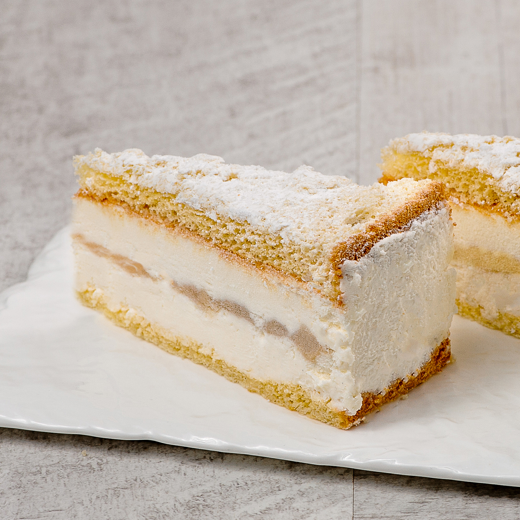 Традиционный торт юга Италии, Амальфитанского побережья. Элегантное сочетание нежного мусса на основе сыра Рикотта с кусочками груши между двумя воздушными бисквитами. изображение 2