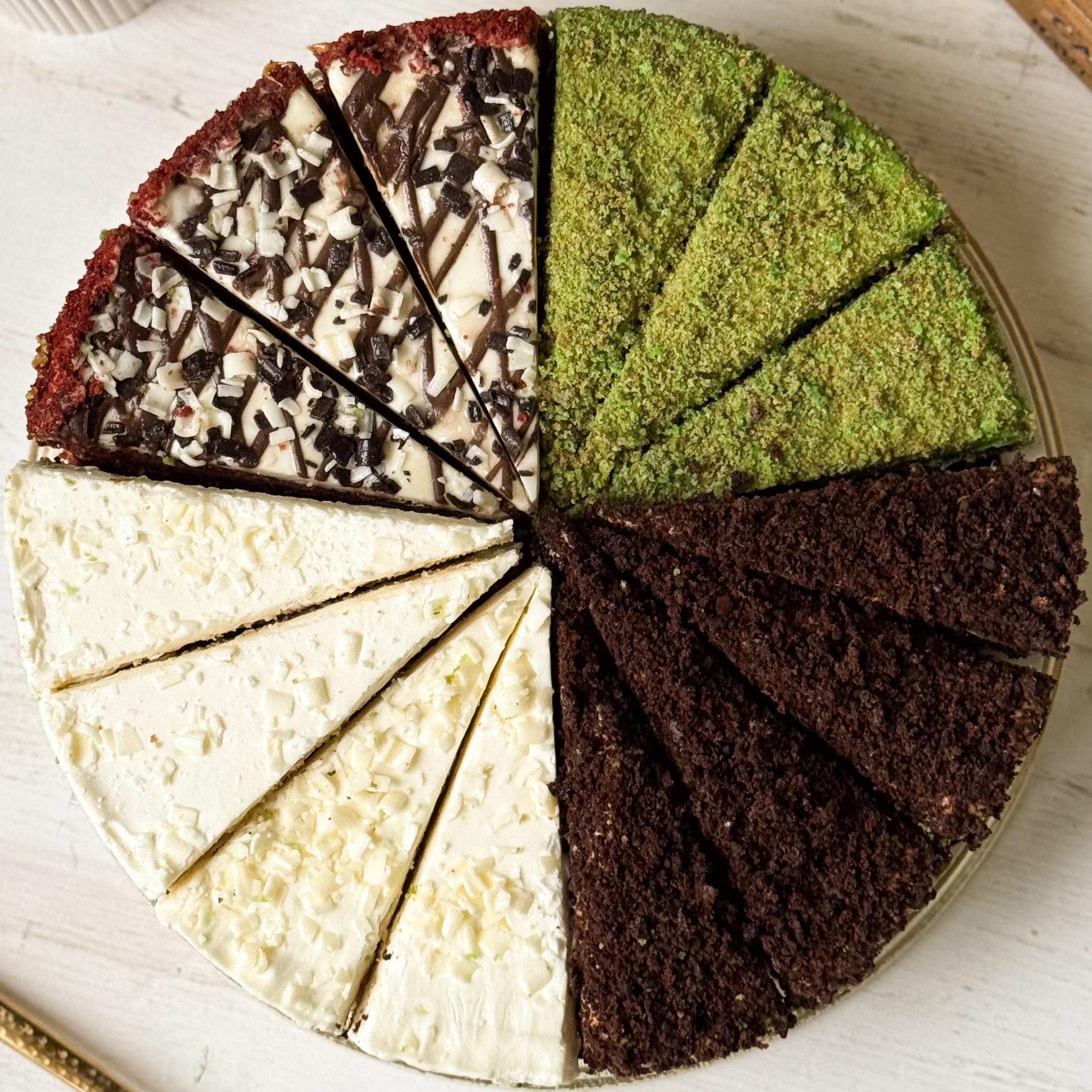 Ассорти из 4 видов тортов 14 порций изображение 1