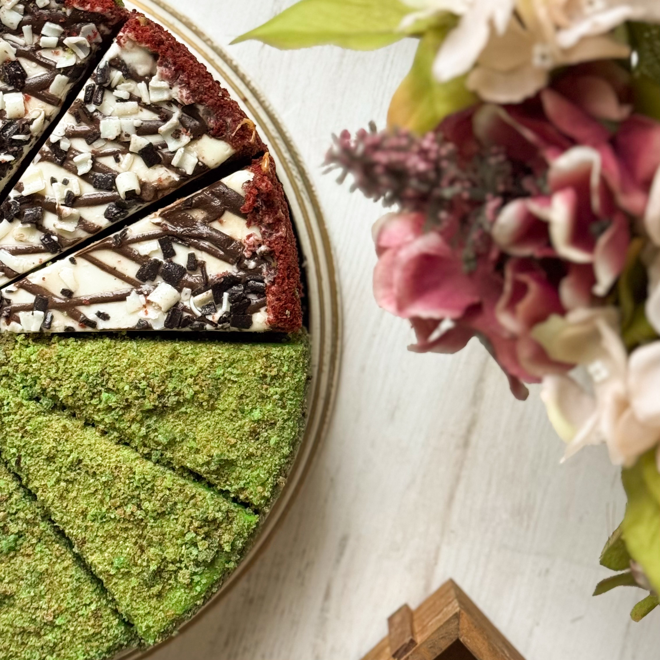 Ассорти из 4 видов тортов 14 порций изображение 4