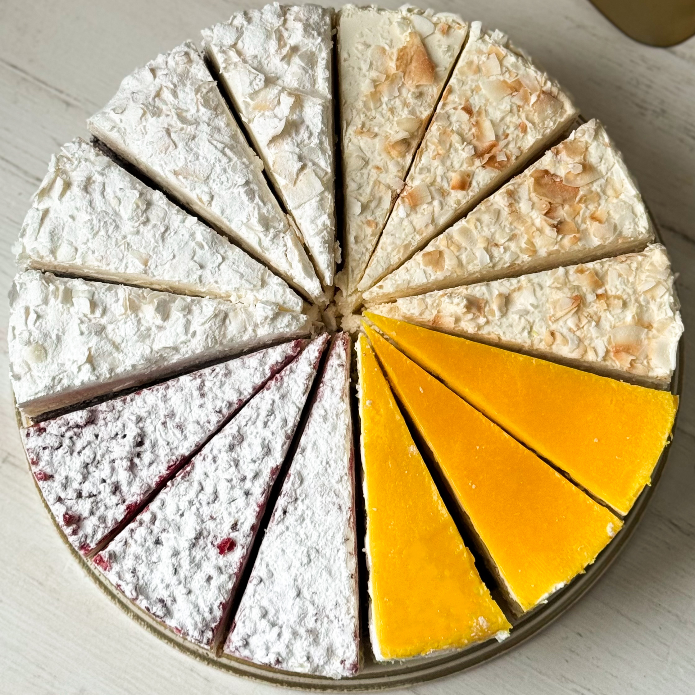 Ассорти из 4 видов тортов 14 порций изображение 1