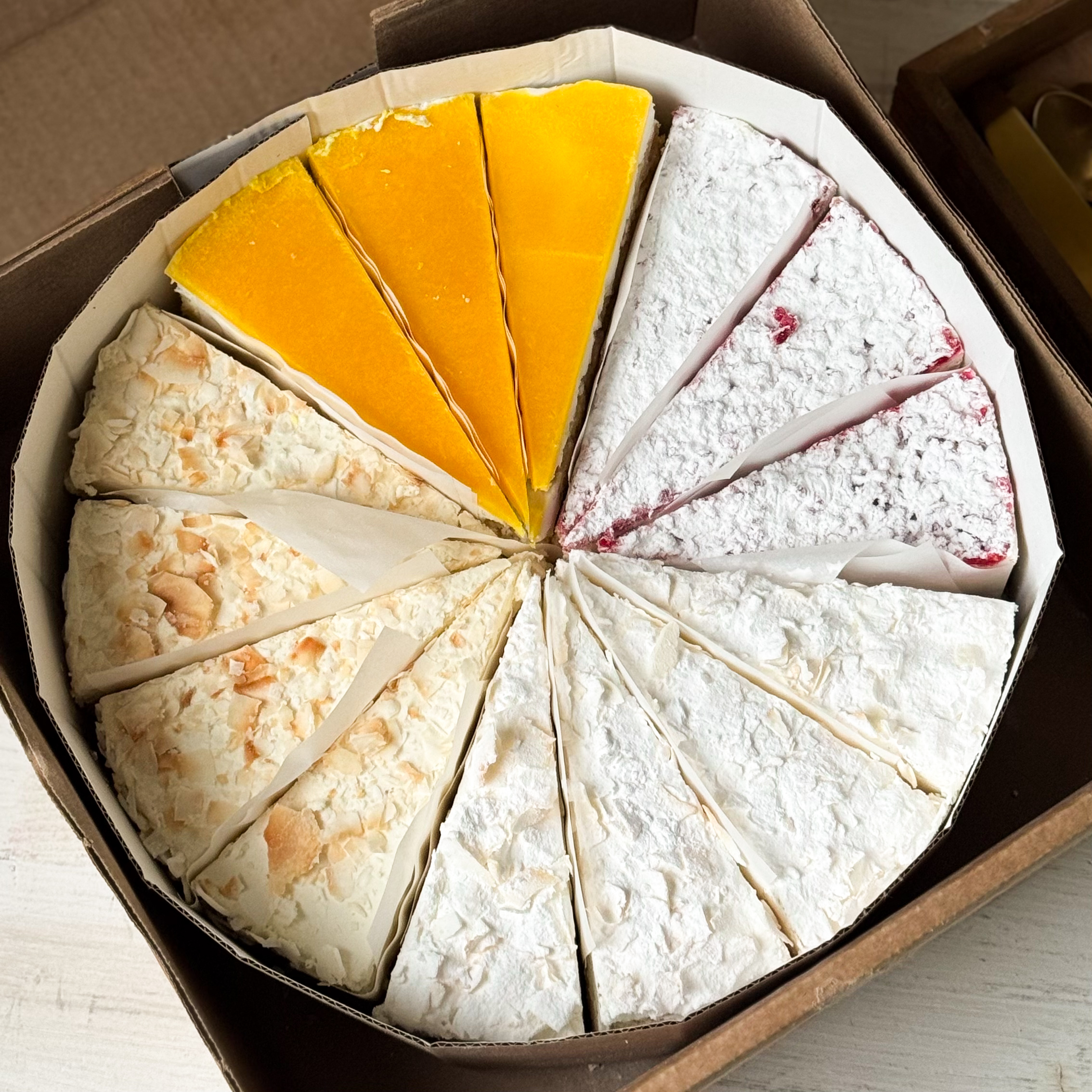 Ассорти из 4 видов тортов 14 порций изображение 3