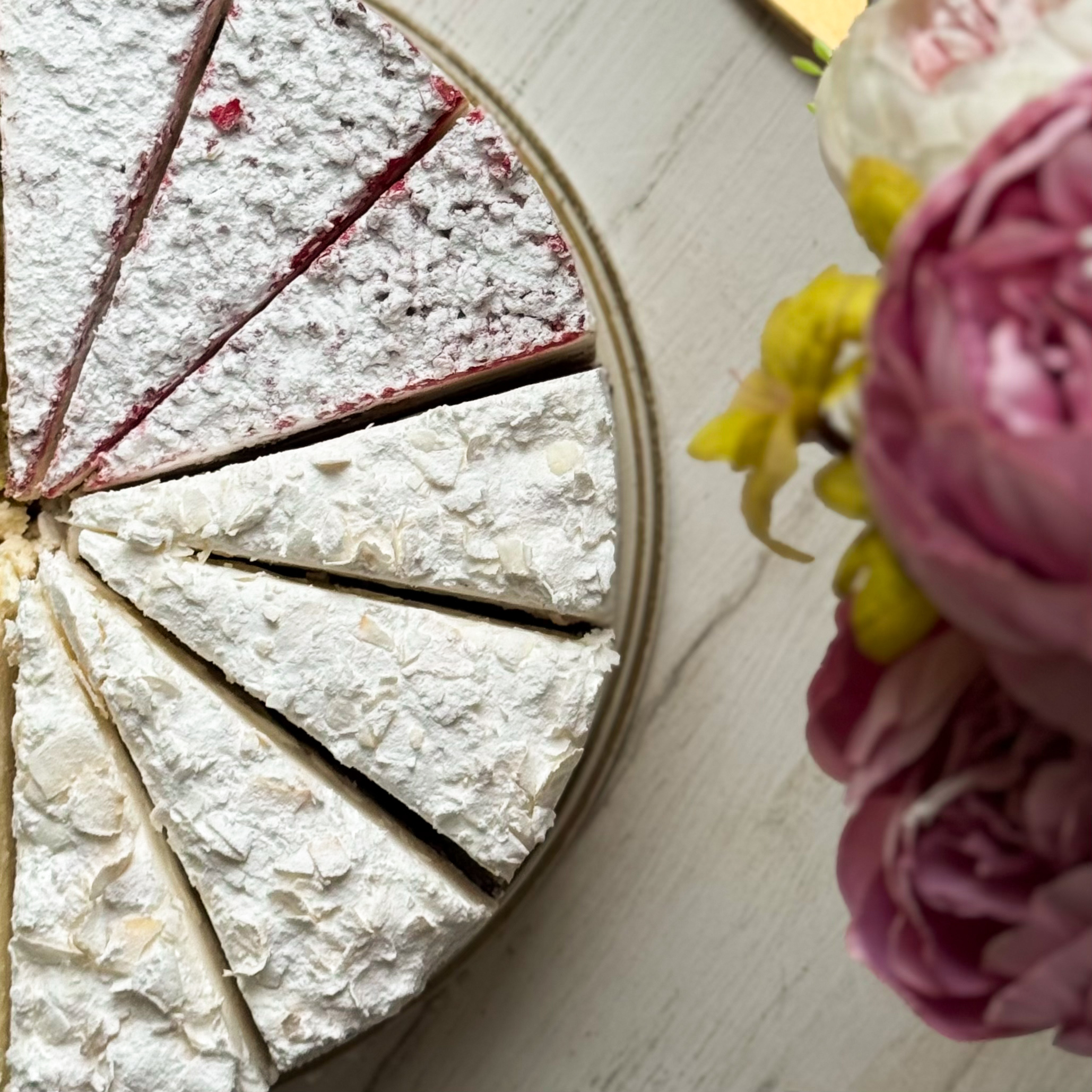 Ассорти из 4 видов тортов 14 порций изображение 5