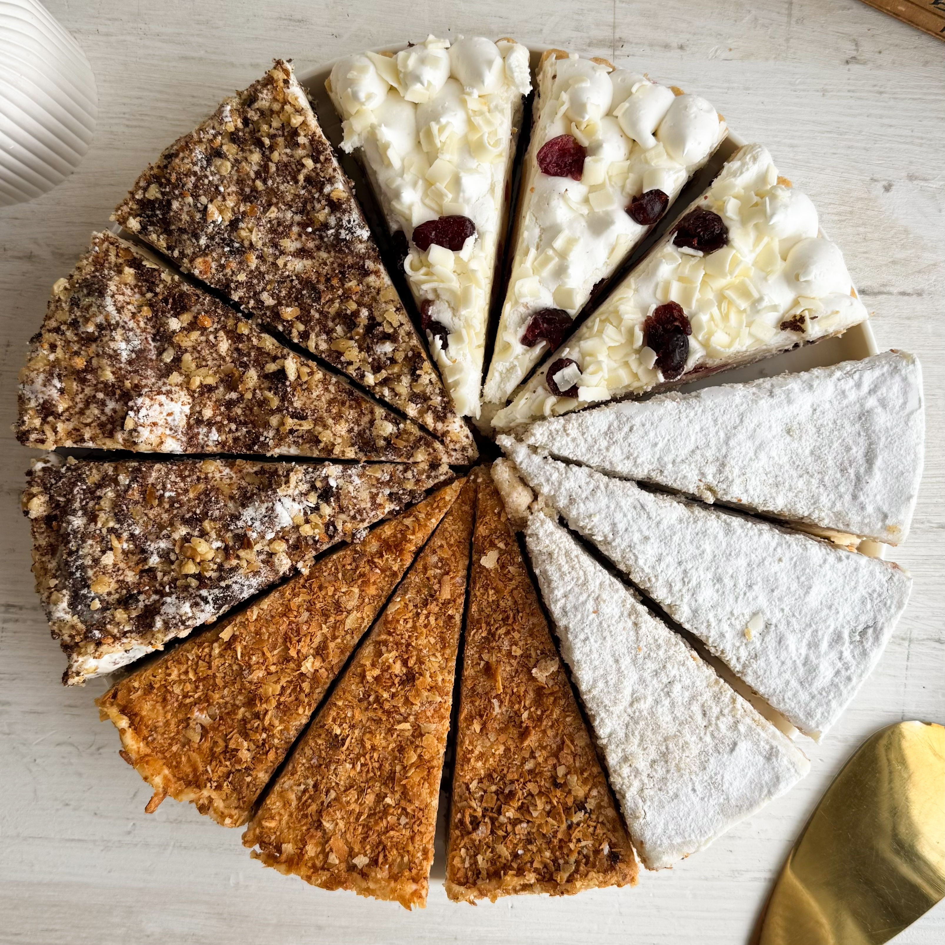 Торт ассорти 4 вкуса: Брусничный,Сметанник,Рикотта,Наполеон изображение 1