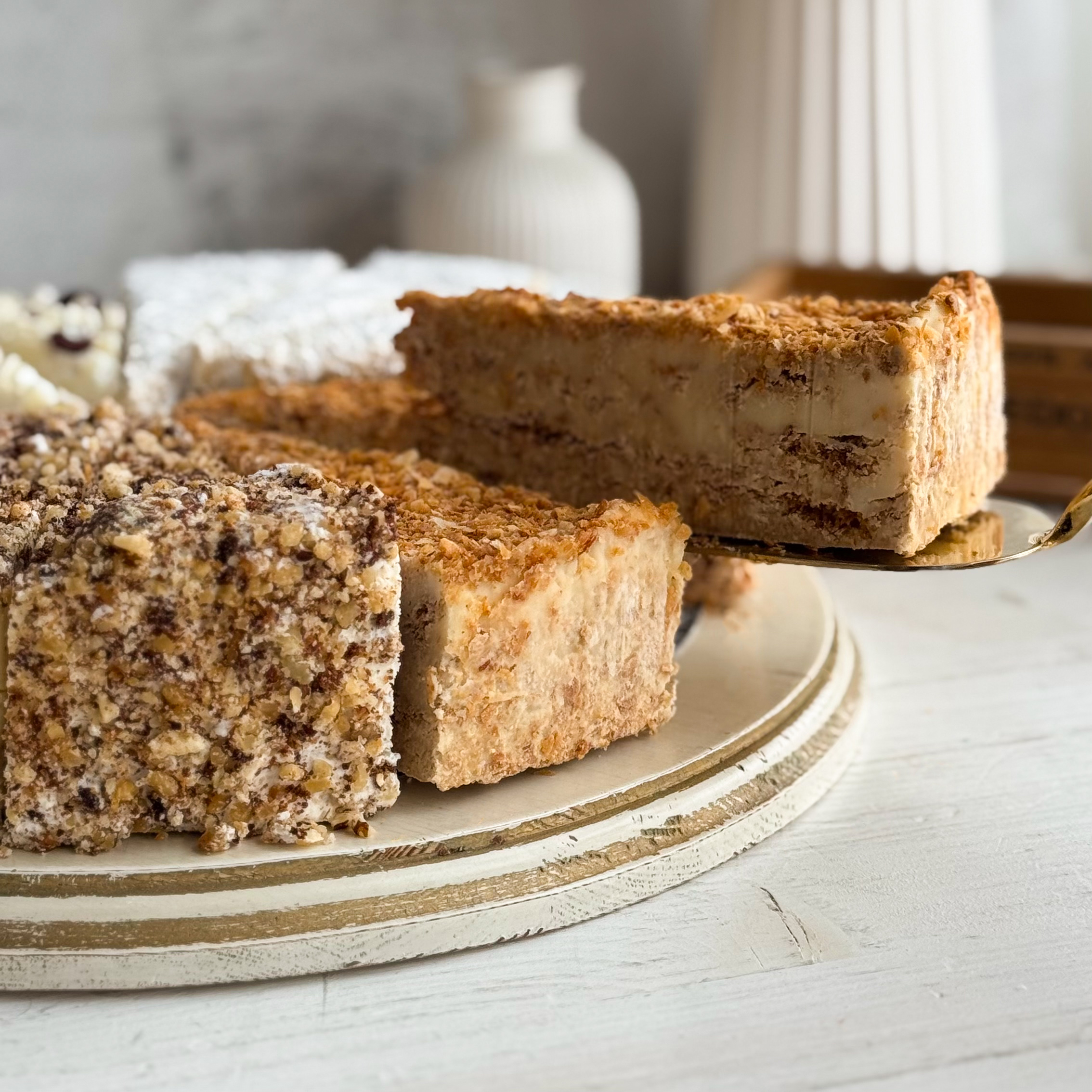 Торт ассорти 4 вкуса: Брусничный,Сметанник,Рикотта,Наполеон изображение 6