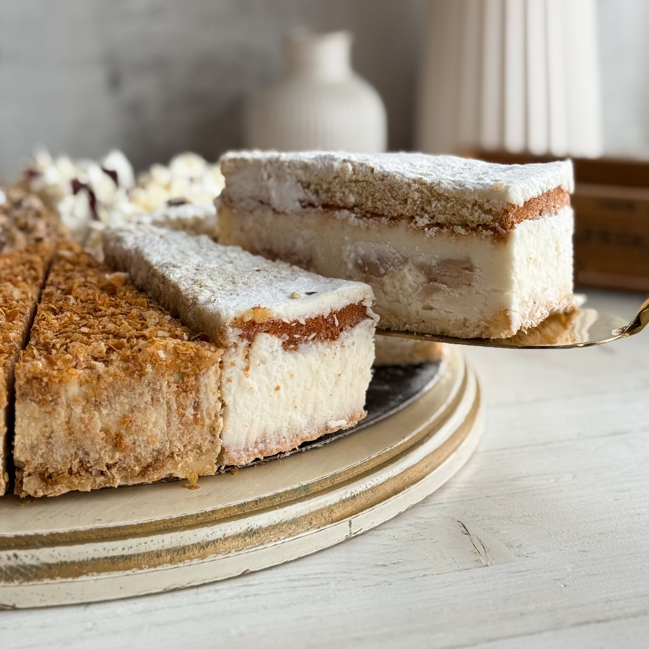 Торт ассорти 4 вкуса: Брусничный,Сметанник,Рикотта,Наполеон изображение 7