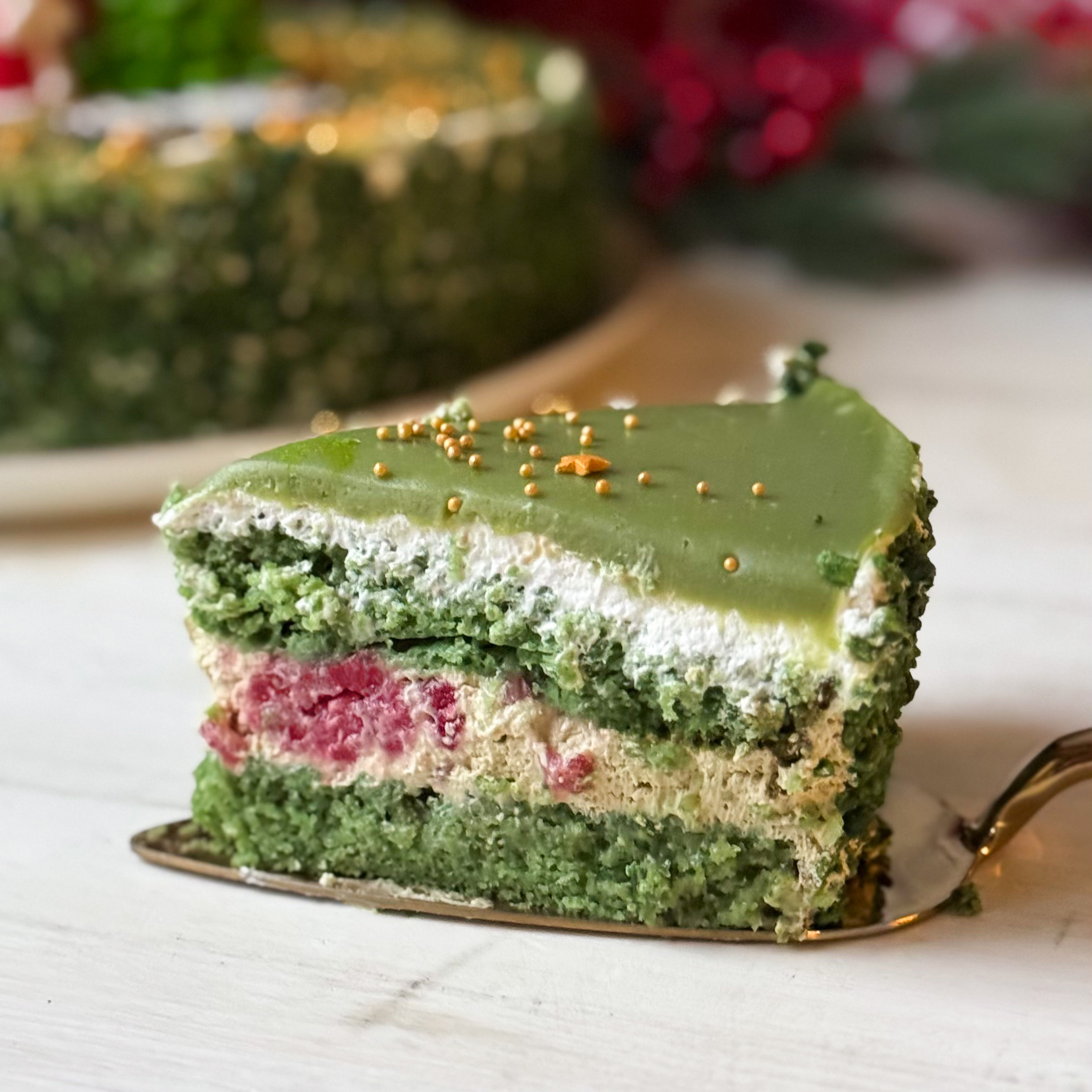  Торт Фисташковый с малиной не резанный 1,320 кг (НГ) с Дедом Морозом изображение 2