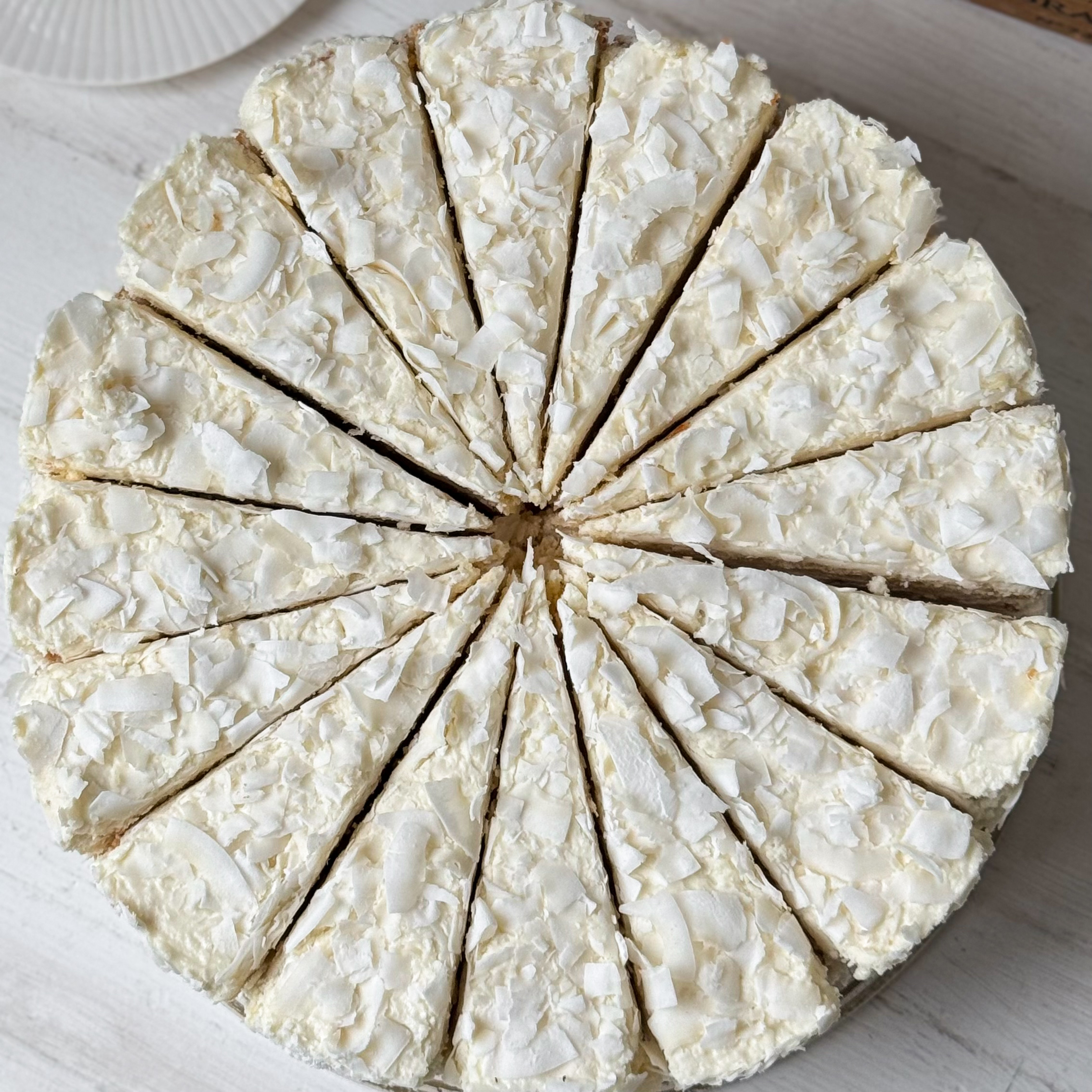 Торт Кокосовый с орехами изображение 3