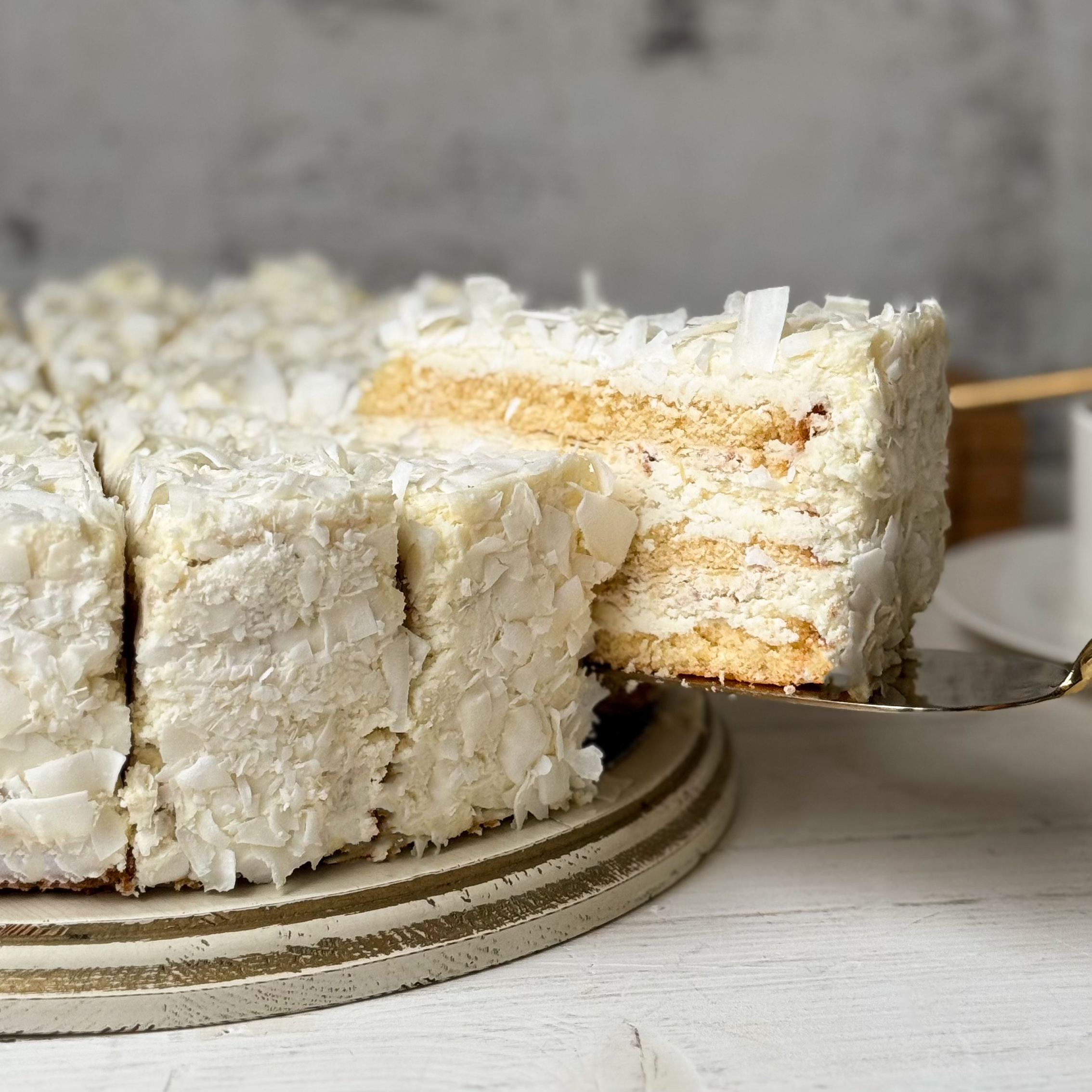 Торт Кокосовый с орехами изображение 4