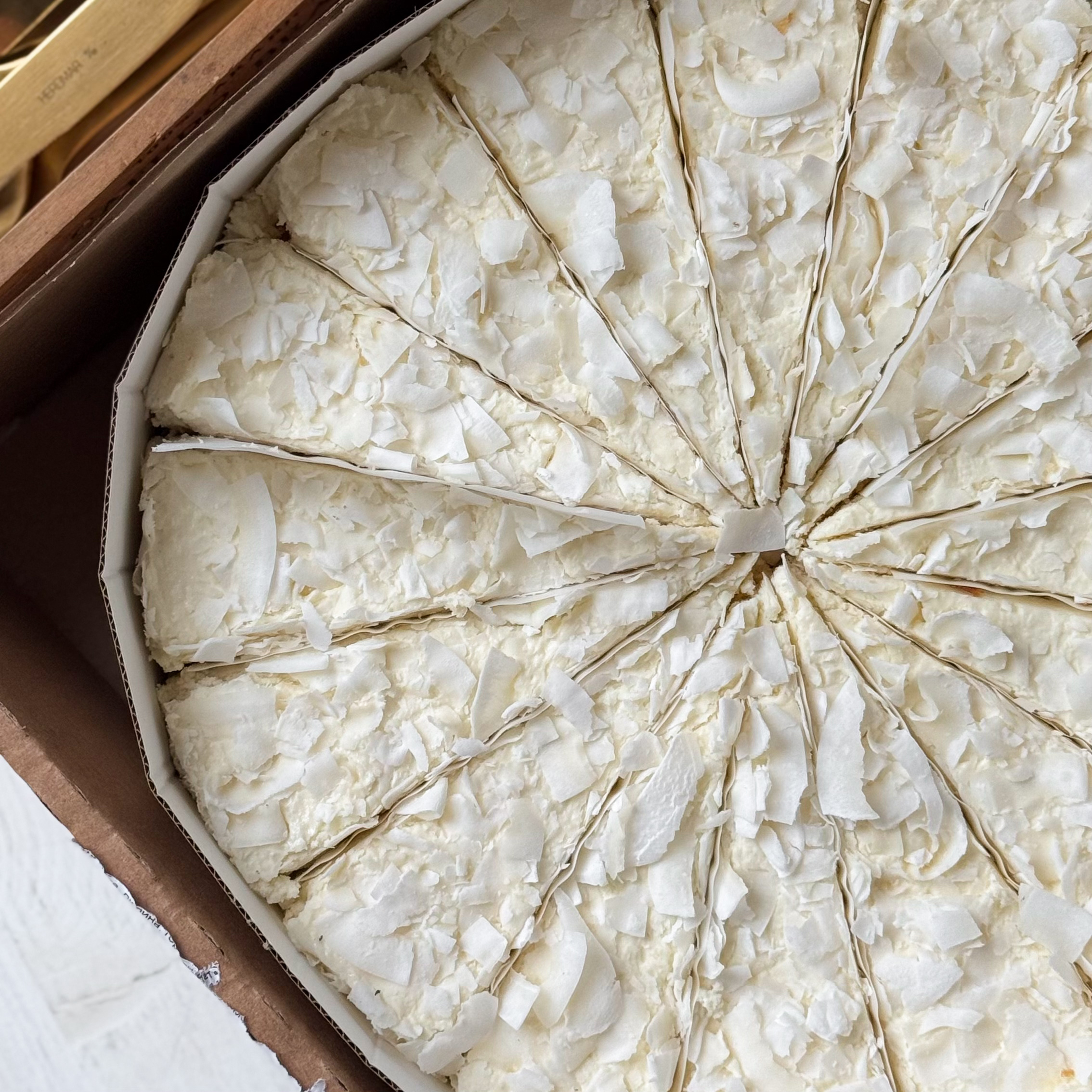 Торт Кокосовый с орехами изображение 8