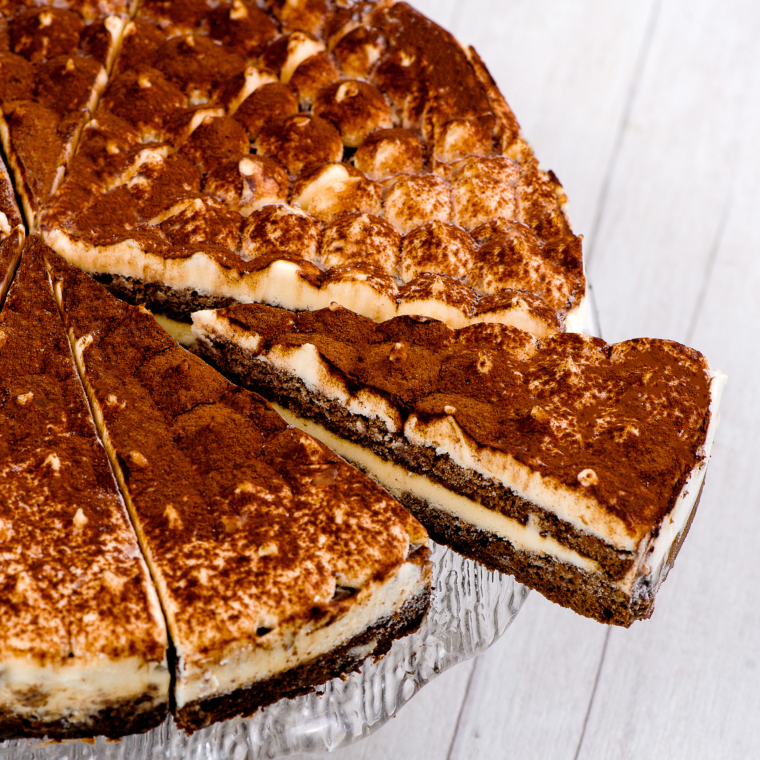 Легендарный вкус воплощён в нежном торте с сыром Маскарпоне и украшен какао посыпкой изображение 5