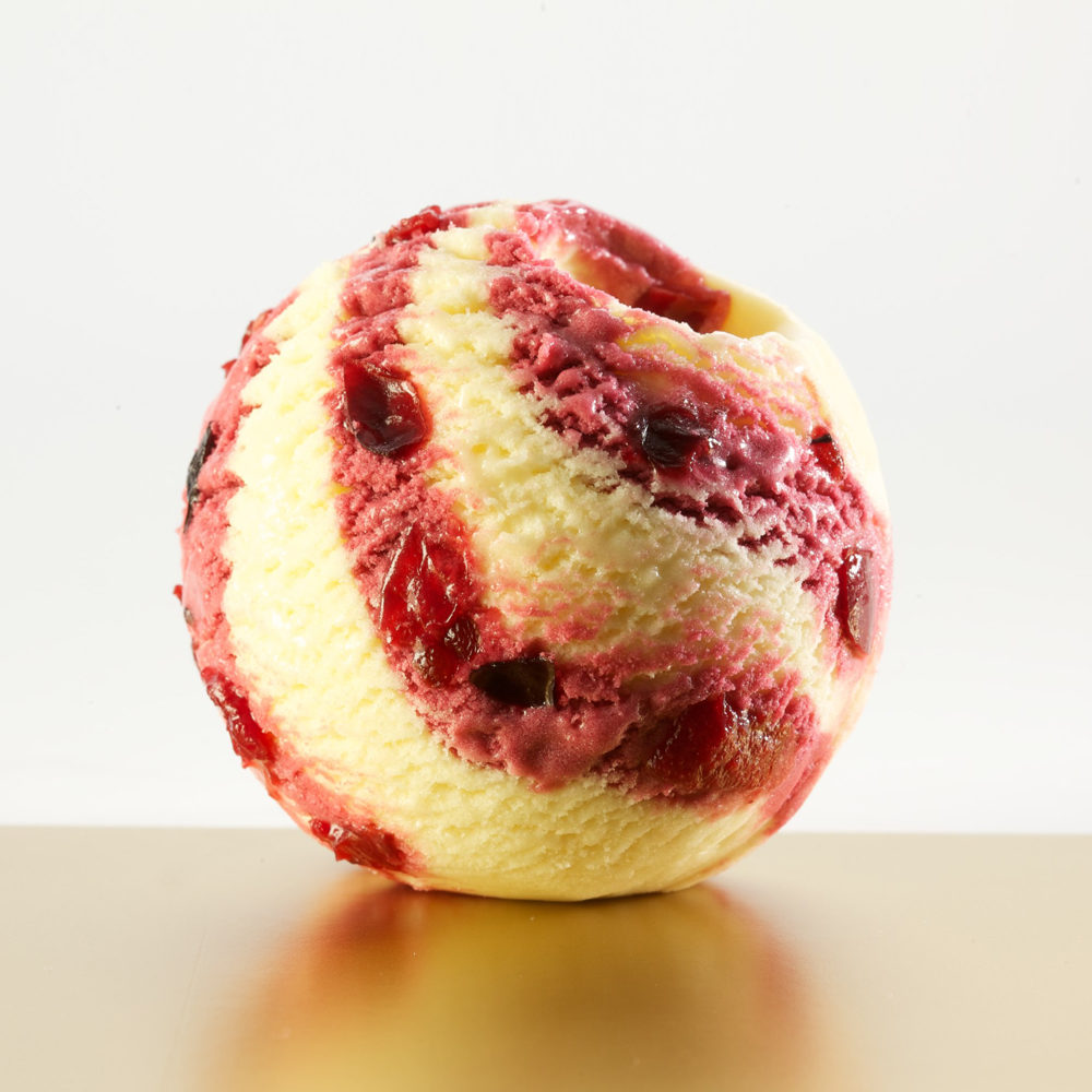 «Красная ягода» - ванильный замороженный десерт высочайшего качества: «мраморная» смесь из ягод шести разных видов, с кусочками сочных фруктов. (2,4 л) изображение 1