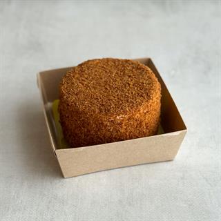 Класический медовик с традиционным вкусом в формате бенто в индивид.упаковке