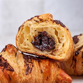 Круассан для выпекания с орехово-шоколадной начинкой