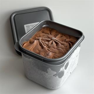 Нежный вкус молочного шоколада — с мягким сливочным оттенком и деликатной сладостью.
