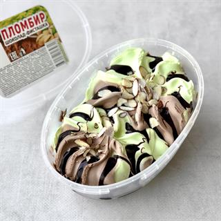 Мороженое в ванне пломбир шоколадно-фисташковый 12% с шоколадным топпингом и лепестками миндаля