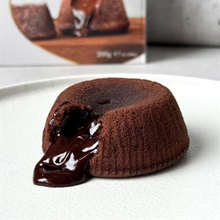 Пирожное из темного шоколада «BarryCallebaut» (Южная Америка) с жидким шоколадом внутри.